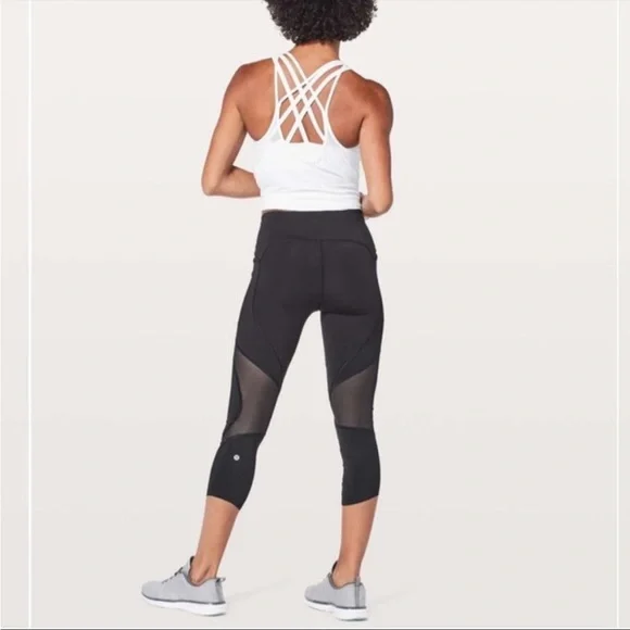 Lululemon on pace crop - Picture 1 of 2